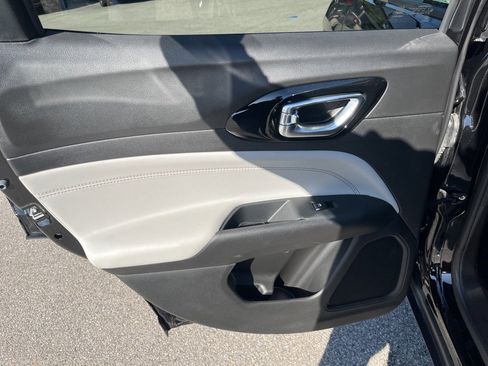 New 2025 Jeep Compass Limited image 15