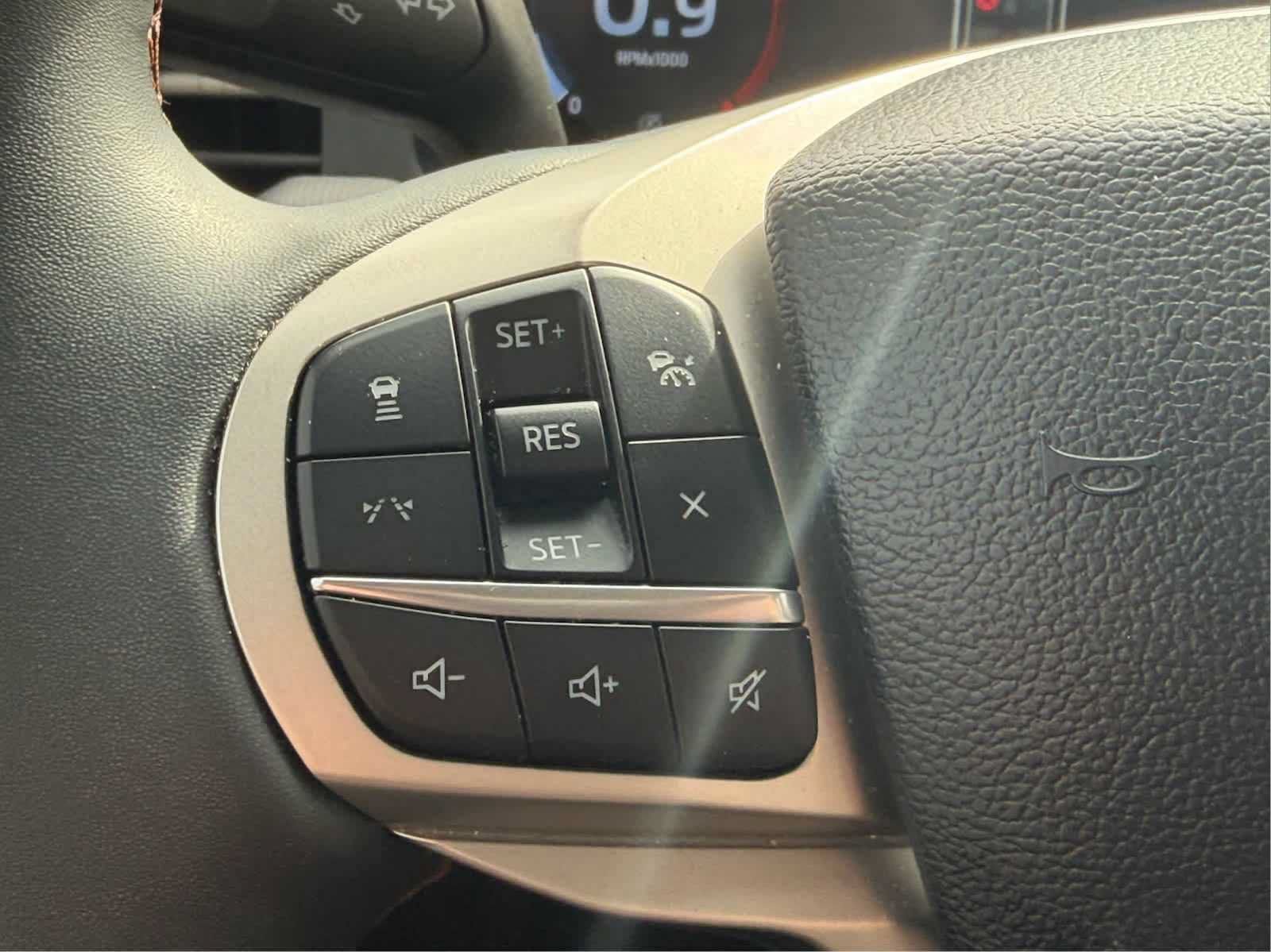 Used 2025 Ford Explorer Active w/ Active Comfort Package AWD/4WD image 11