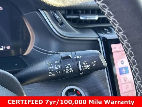 Used 2023 Jeep Grand Cherokee Limited image 29