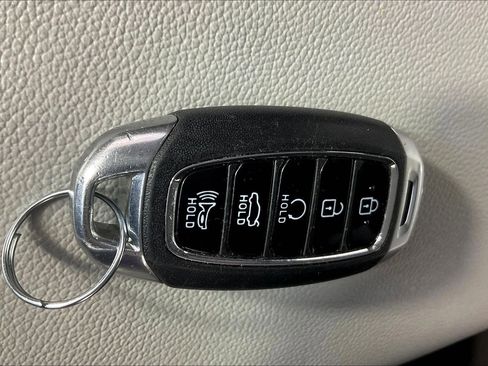 Certified 2022 Hyundai Elantra Limited w/ Preferred Accessory Package FWD image 34