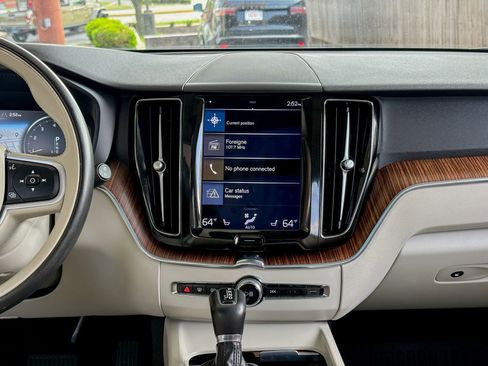 Used 2021 Volvo XC60 T5 Momentum w/ Advanced Package AWD/4WD image 22