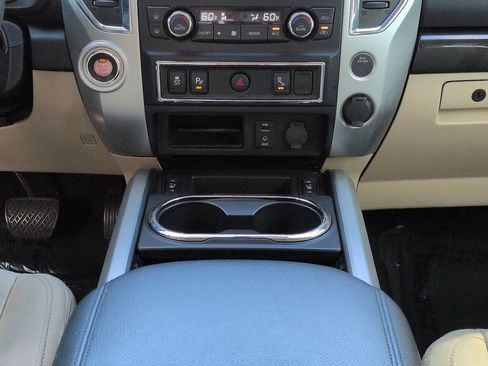 Used 2018 Nissan Titan SV w/ SV Convenience Package RWD image 19