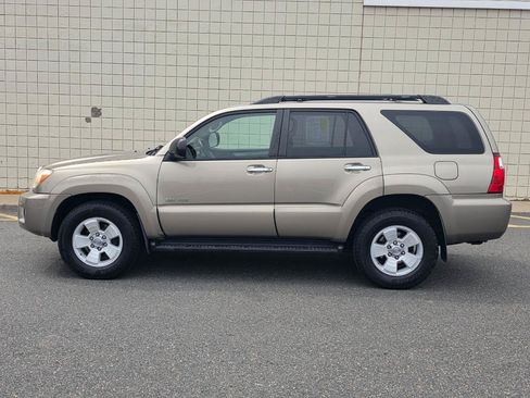 Used 2006 Toyota 4Runner SR5 AWD/4WD image 4
