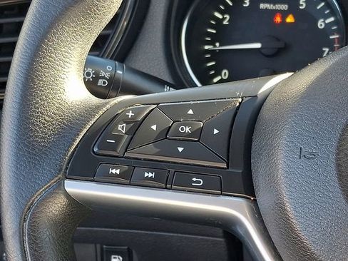 Used 2018 Nissan Rogue S image 19