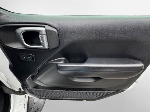 Certified 2020 Jeep Wrangler Sport image 31