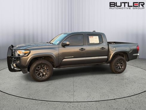 Used 2020 Toyota Tacoma SR5 RWD image 3