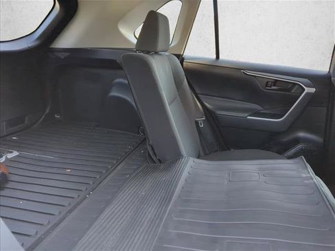 Used 2022 Toyota RAV4 LE FWD image 27