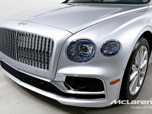 Used 2023 Bentley Flying Spur Plug-In Hybrid image 39