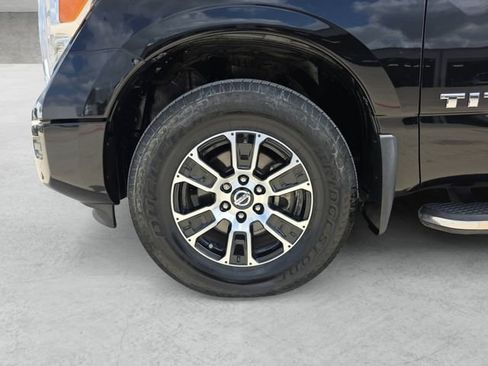 Used 2020 Nissan Titan SV w/ SV Convenience Package image 23