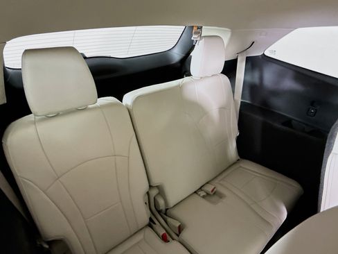 Used 2023 Buick Enclave Essence FWD image 34