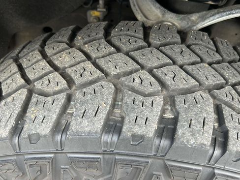 Used 2023 Chevrolet Silverado 1500 ZR2 image 32