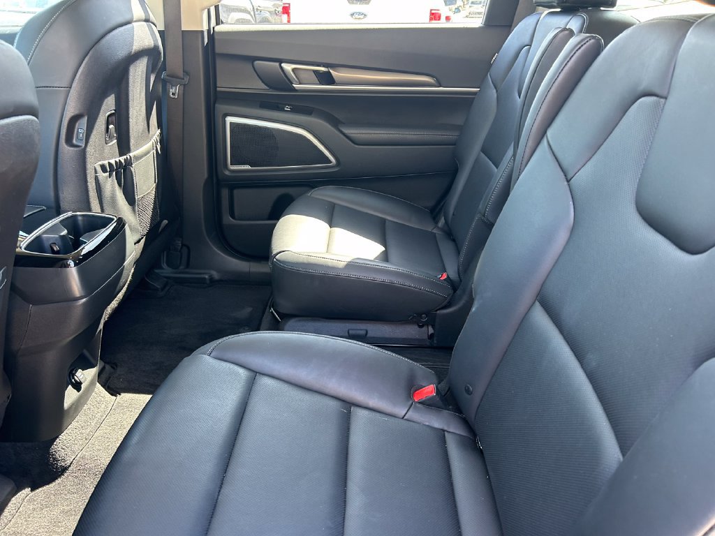 Used 2025 Kia Telluride S FWD image 16