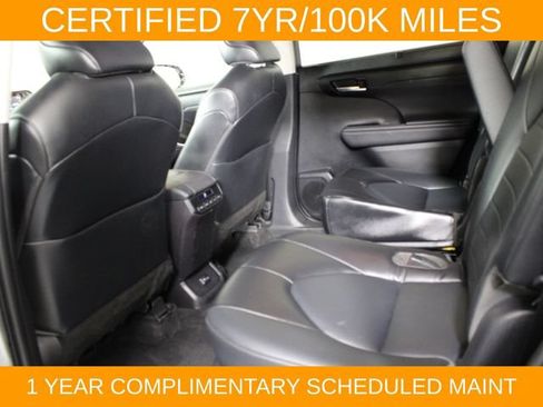 Used 2022 Toyota Highlander XLE AWD/4WD image 14