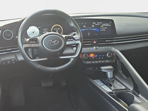 Used 2022 Hyundai Elantra Limited FWD image 18