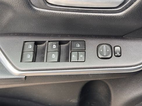 Used 2016 Toyota Camry LE image 18