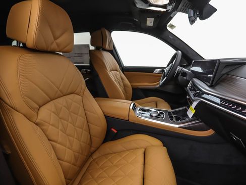 New 2026 BMW X7 xDrive40i w/ M Sport Package AWD/4WD image 39