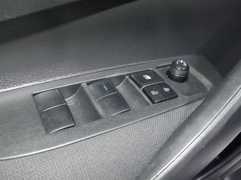 Used 2022 Toyota Corolla LE image 19