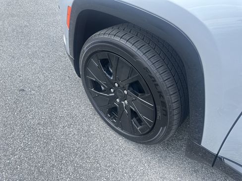 New 2025 Jeep Wagoneer S Launch Edition image 11