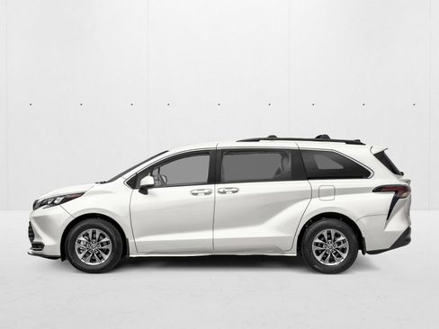 New 2026 Toyota Sienna LE FWD image 3