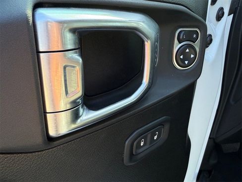 Used 2024 Jeep Wrangler Unlimited Rubicon image 17