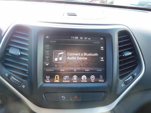 Used 2017 Jeep Cherokee Trailhawk image 13