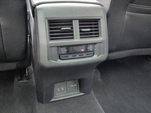 Used 2022 Volkswagen Atlas SEL R-Line image 18