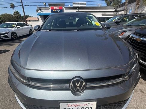 Used 2025 Volkswagen Jetta SE FWD image 2
