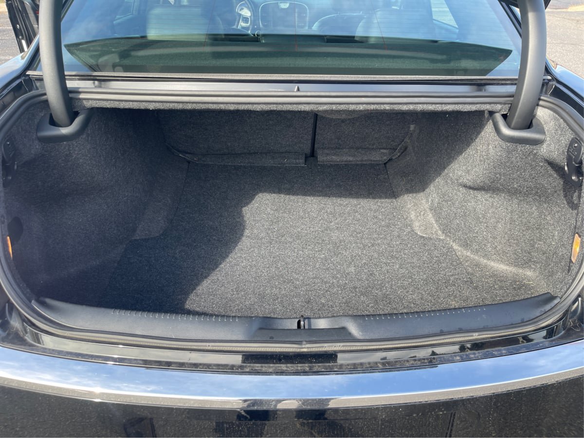 Used 2014 Chrysler 300 w/ Driver Convenience Group RWD image 11