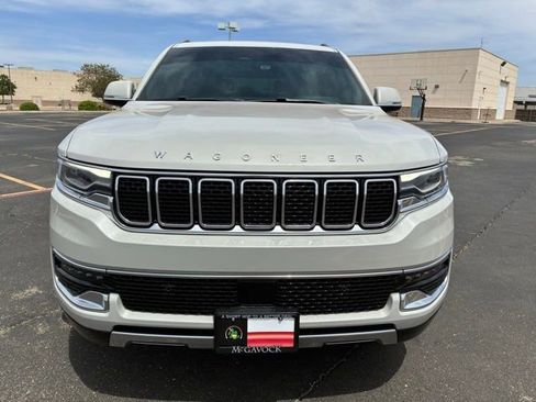 Used 2022 Jeep Wagoneer Series III w/ Premium Group I AWD/4WD image 10