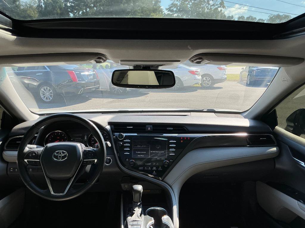 Used 2020 Toyota Camry XSE FWD image 15