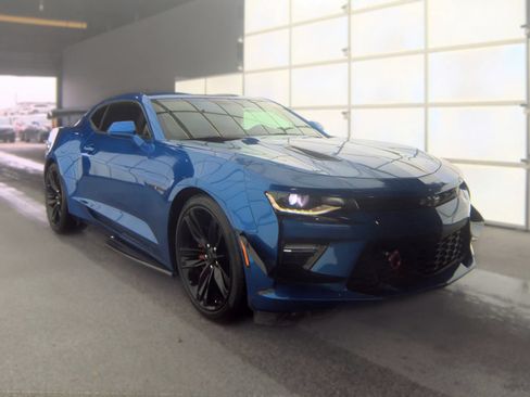 Used 2018 Chevrolet Camaro SS RWD image 2