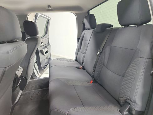 Used 2022 Toyota Tundra SR5 w/ SR5 Convenience Package AWD/4WD image 34