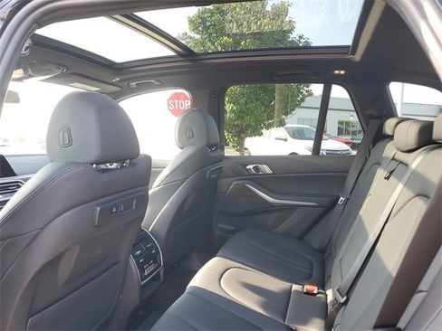 Used 2022 BMW X5 xDrive40i w/ Premium Package image 9