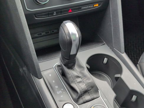 Used 2020 Volkswagen Atlas Cross Sport SE w/ Panoramic Sunroof Package image 24