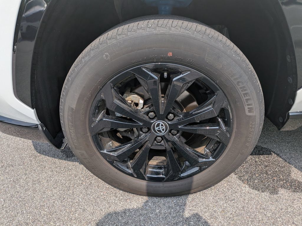 Used 2023 Toyota RAV4 XSE AWD/4WD image 6