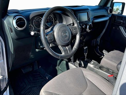 Used 2018 Jeep Wrangler Sahara w/ Connectivity Group image 10