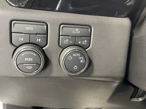 Used 2024 Chevrolet Silverado 1500 LT image 25