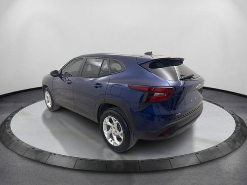 Used 2024 Chevrolet Trax LS w/ LS Convenience Package FWD image 7