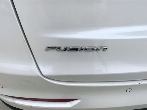 Used 2020 Ford Fusion SEL FWD image 33