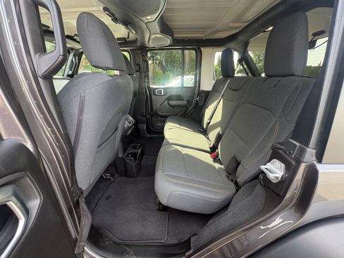 Used 2025 Jeep Wrangler Sport S image 24