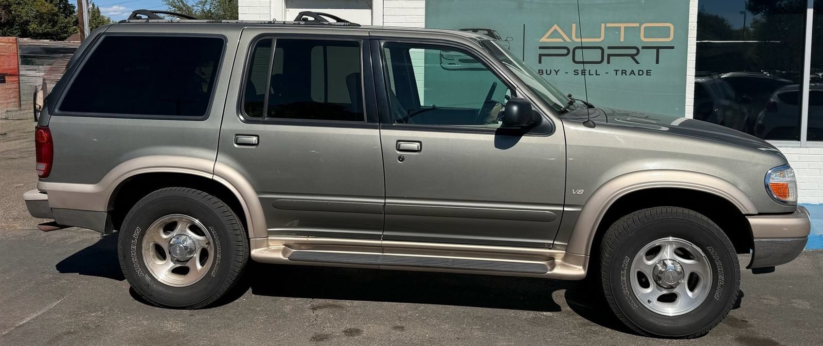 Used 2001 Ford Explorer Eddie Bauer AWD/4WD image 2