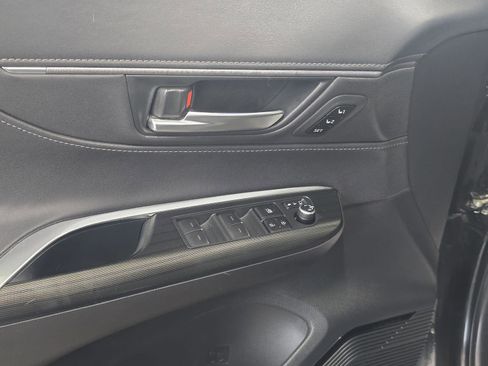 Used 2021 Toyota Venza XLE w/ Softex Package image 13