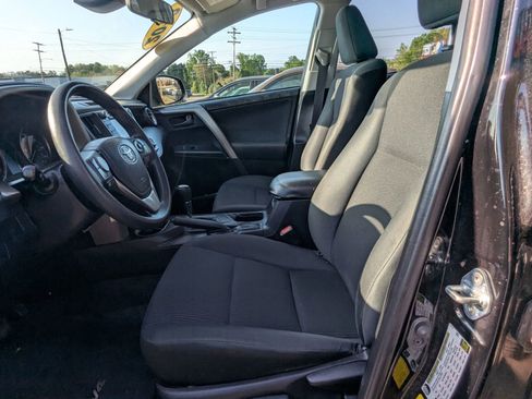 Used 2018 Toyota RAV4 LE FWD image 12