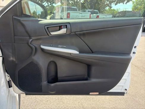 Used 2014 Toyota Camry SE FWD image 10