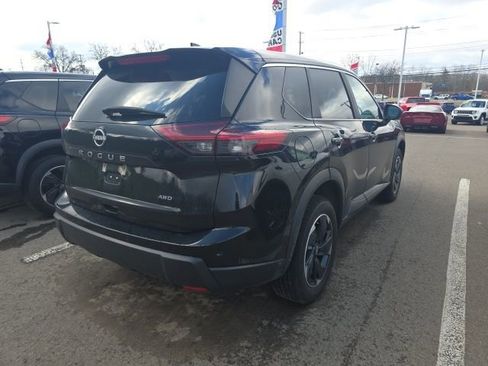 Used 2025 Nissan Rogue SV image 5