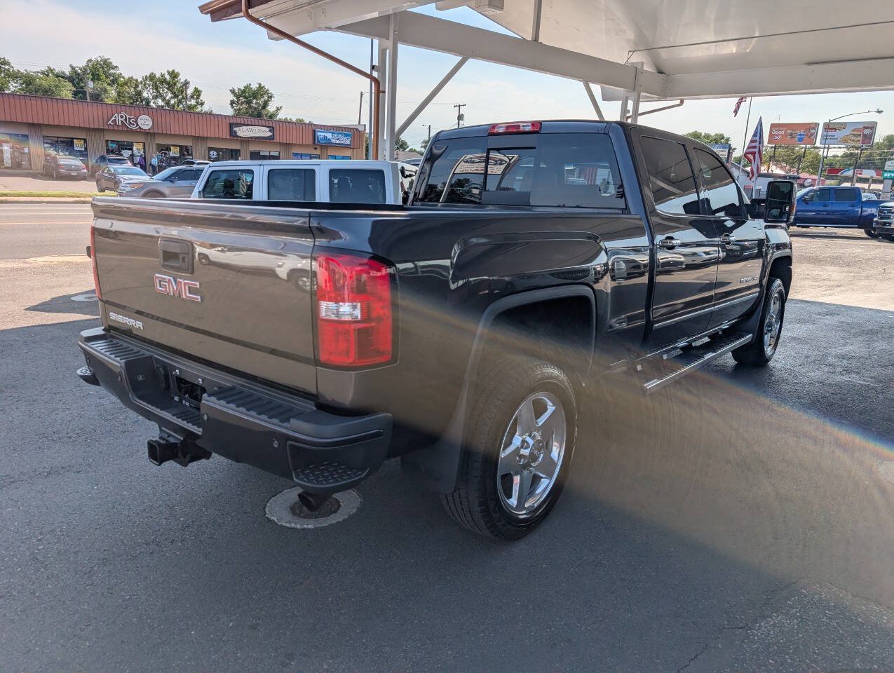 Used 2015 GMC Sierra 2500 Denali w/ Suspension Package, Off-Road AWD/4WD image 9