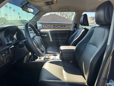 Used 2018 Toyota 4Runner SR5 Premium image 14