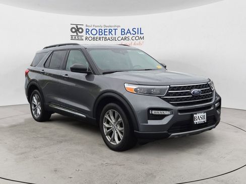 Used 2023 Ford Explorer XLT w/ Equipment Group 202A image 7