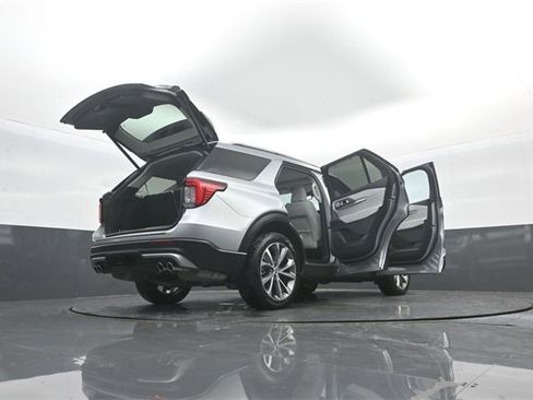 Certified 2025 Ford Explorer Platinum w/ Ultimate Package image 39