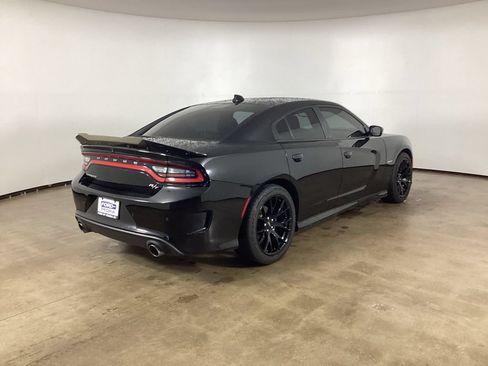 Used 2019 Dodge Charger R/T w/ Plus Group RWD image 5